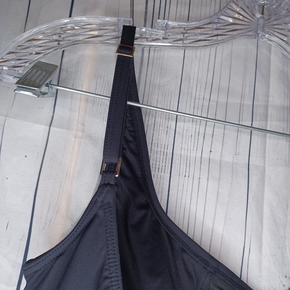 La Blanca Island Goddess Minimalist Black One-Piece Swimsuit - Picture 7 of 9